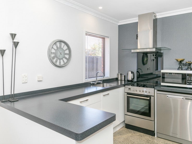 7 Cascade Place, Chartwell, Hamilton - Carousel 2