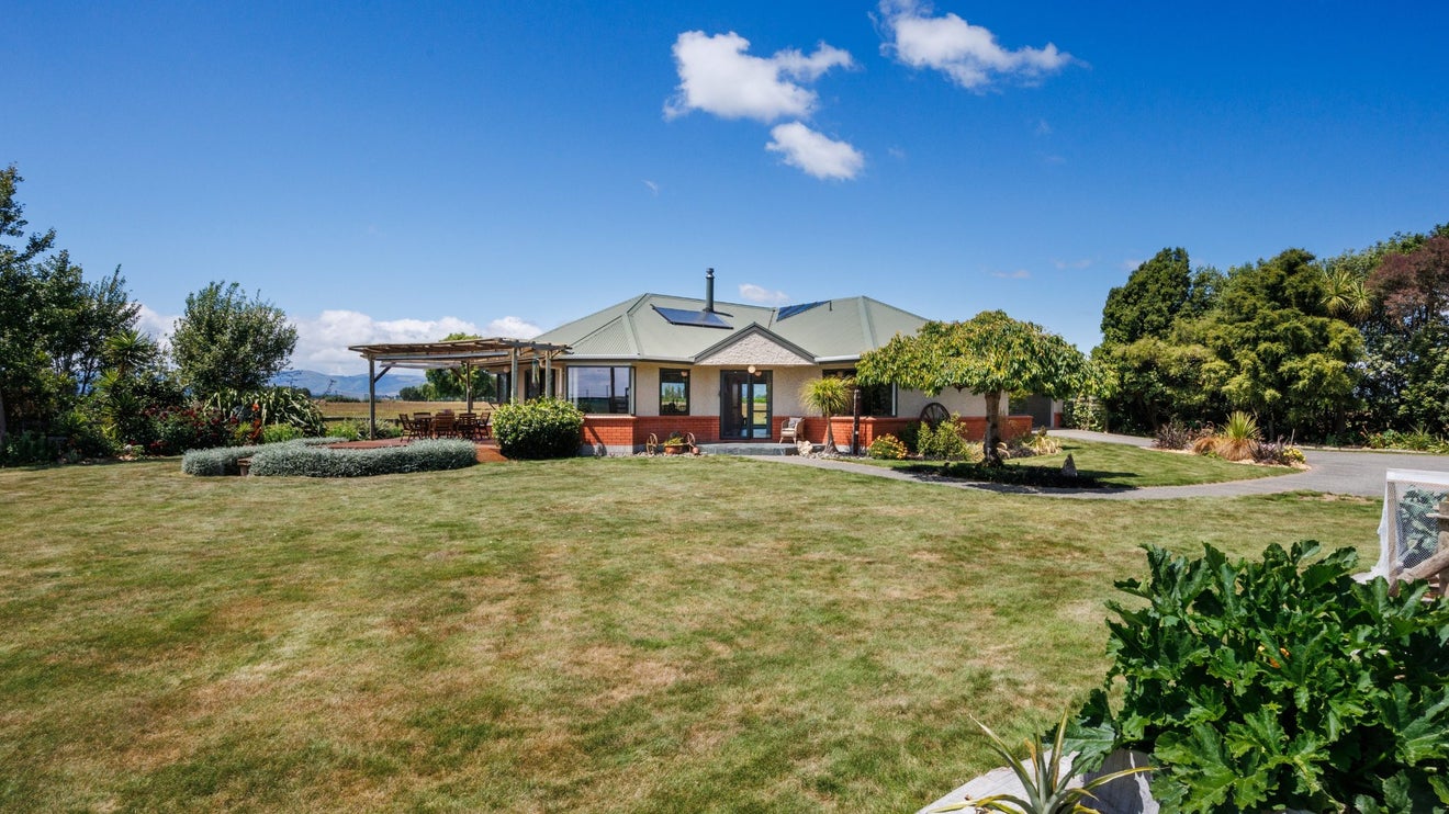 1371 Kairanga Bunnythorpe Road, Kairanga, Palmerston North - Carousel 1