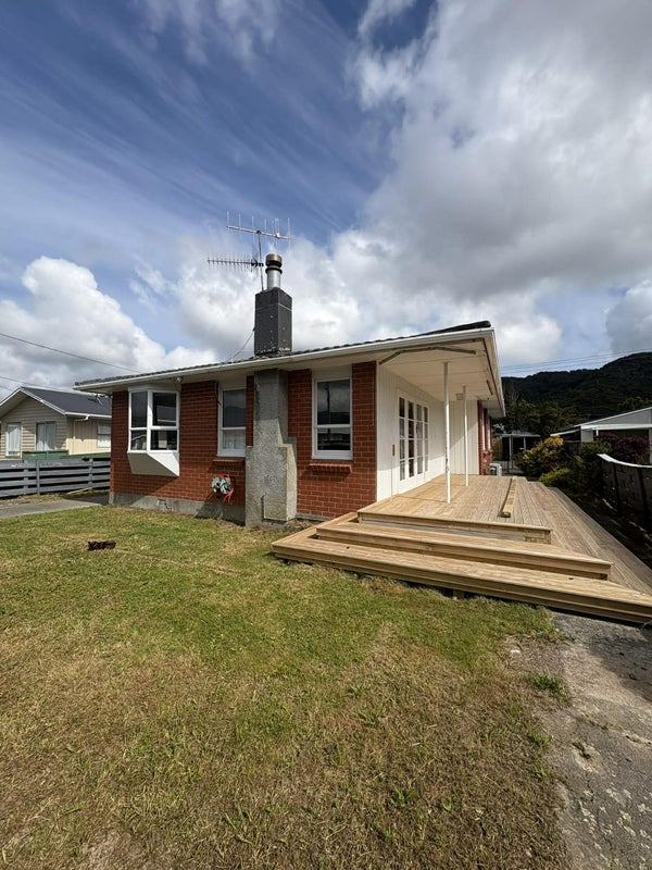 71 Te Ara o Papatahi, Wainuiomata, Lower Hutt - Carousel 1