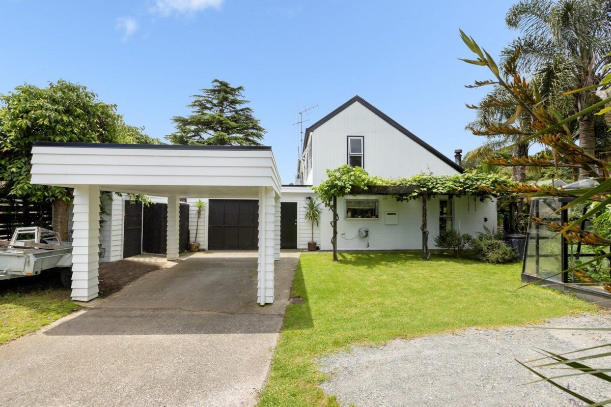 114 Hinewa Road, Otumoetai, Tauranga - Carousel 1