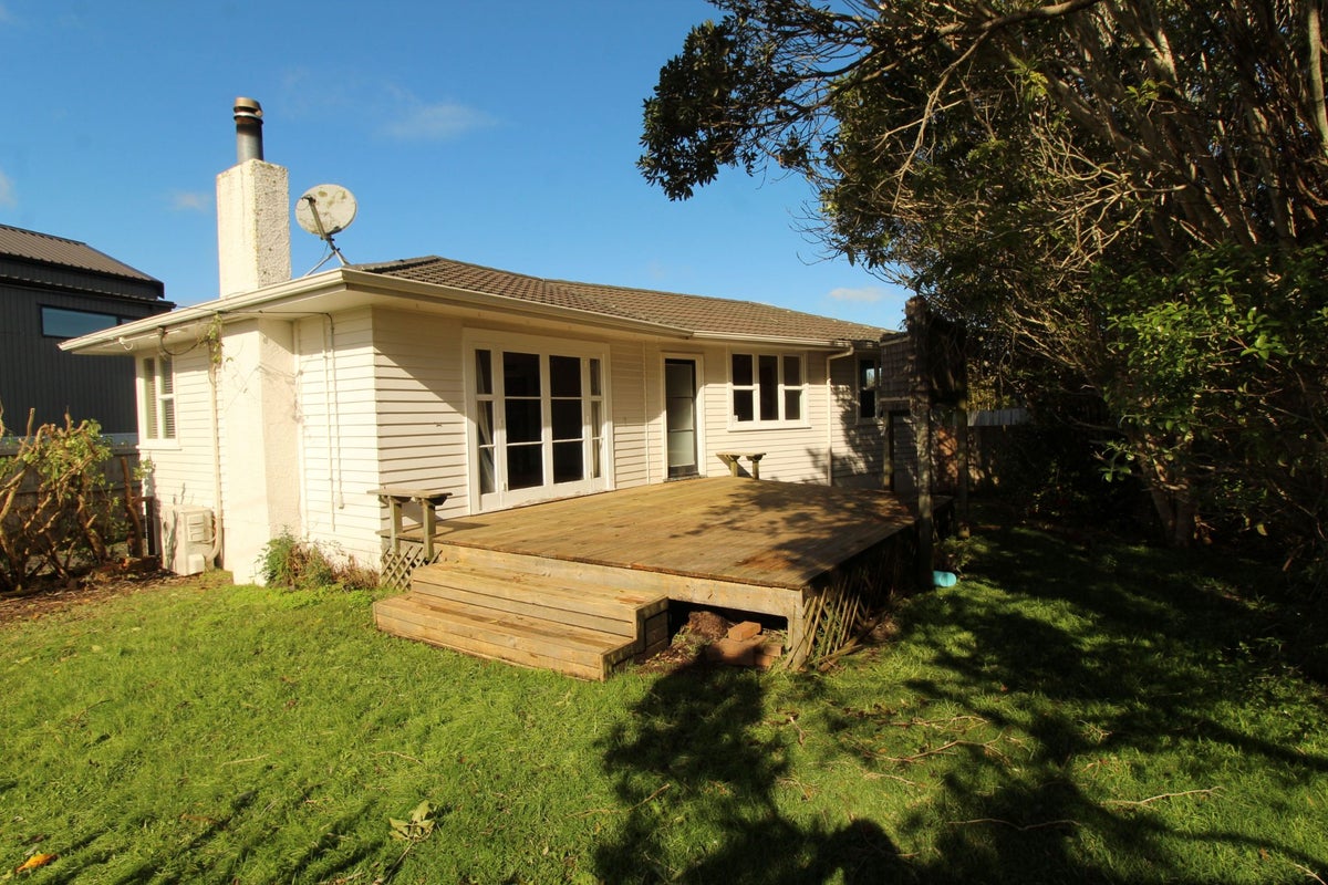 27 Wharf Road, Te Atatu Peninsula, Auckland - Carousel 2