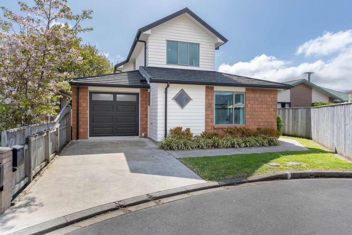 2 Yeats Grove, Trentham, Upper Hutt - Carousel 1