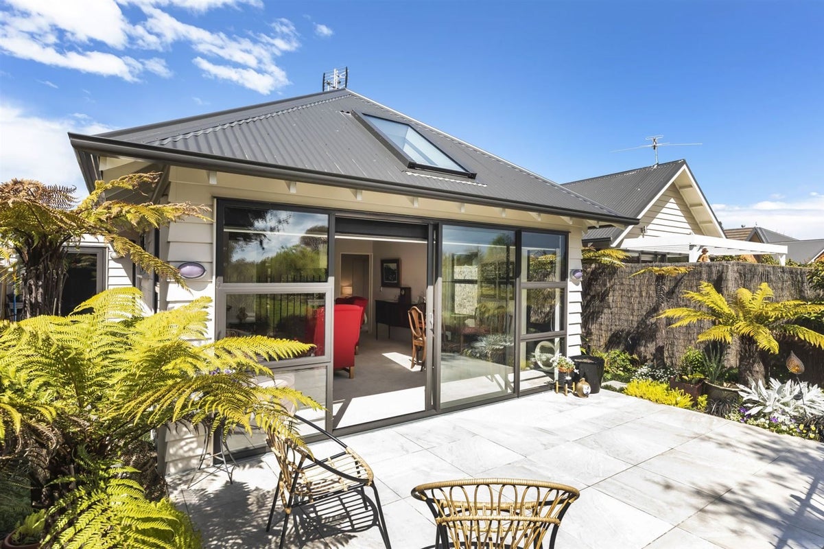 16B Saracen Avenue, Northwood, Christchurch - Carousel 1