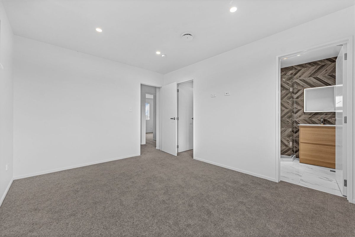 22D Justamere Place, Weymouth, Auckland - Carousel 2