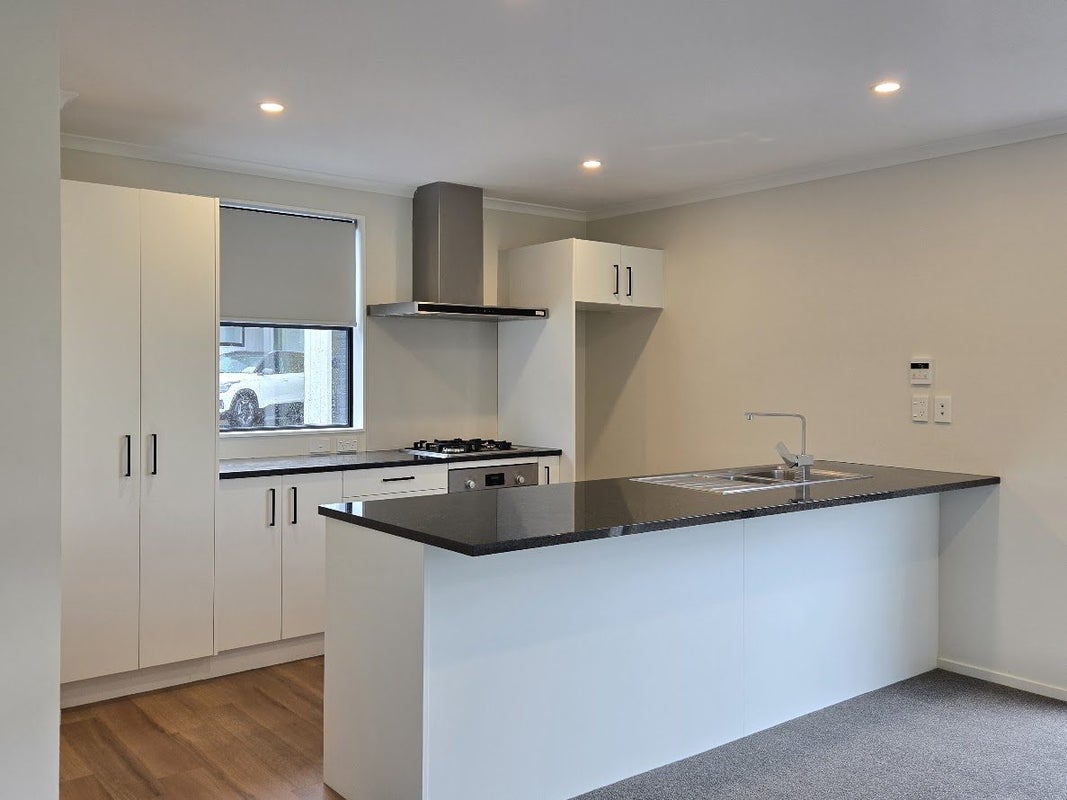 11/98 Westchester Drive, Churton Park, Wellington - Carousel 2
