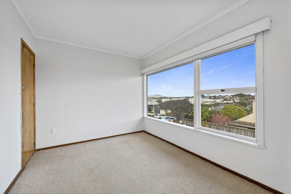 1/18 East Coast Road, Milford, Auckland - Carousel 7