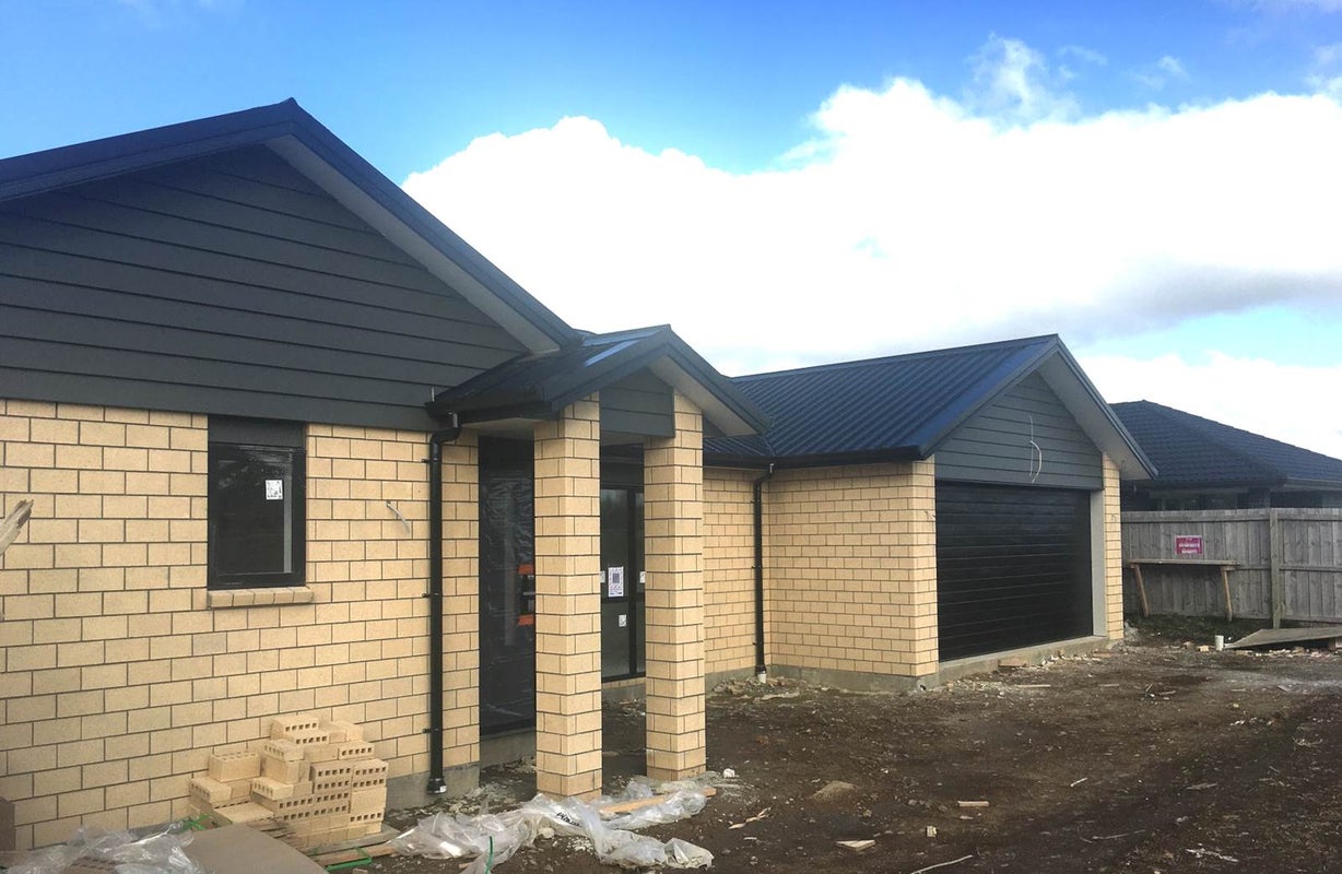 8 Dumas Place, Rosehill, Papakura - Carousel 1