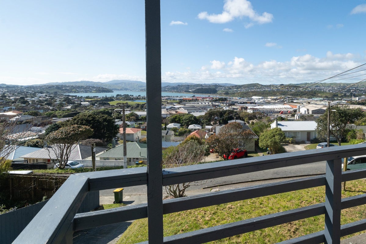 35 Waiho Terrace, Elsdon, Porirua - Carousel 1