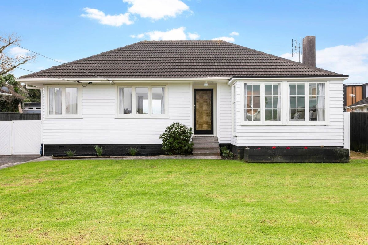 28 Harbour View Road, Te Atatu Peninsula, Auckland - Carousel 1