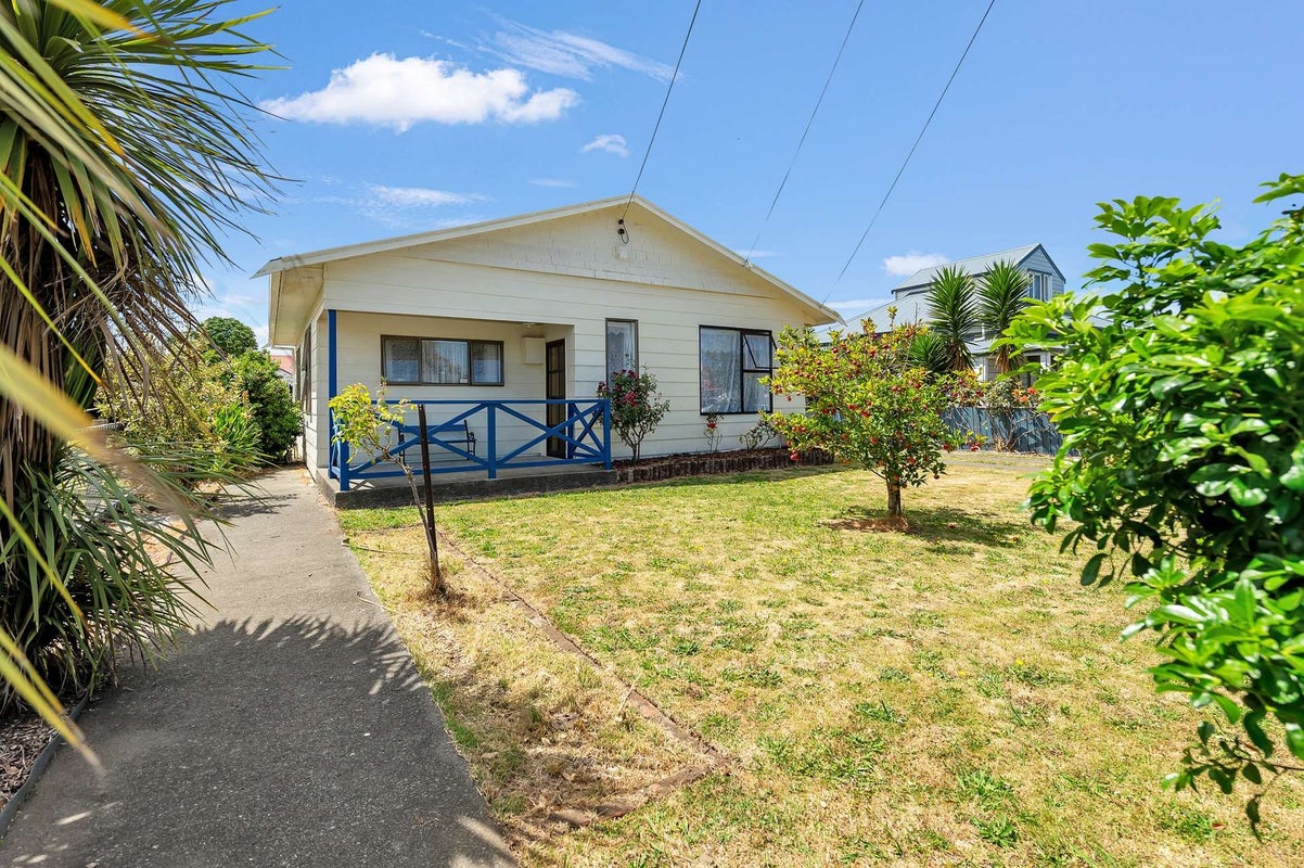 8 Abbot Street, Gonville, Whanganui - Carousel 1