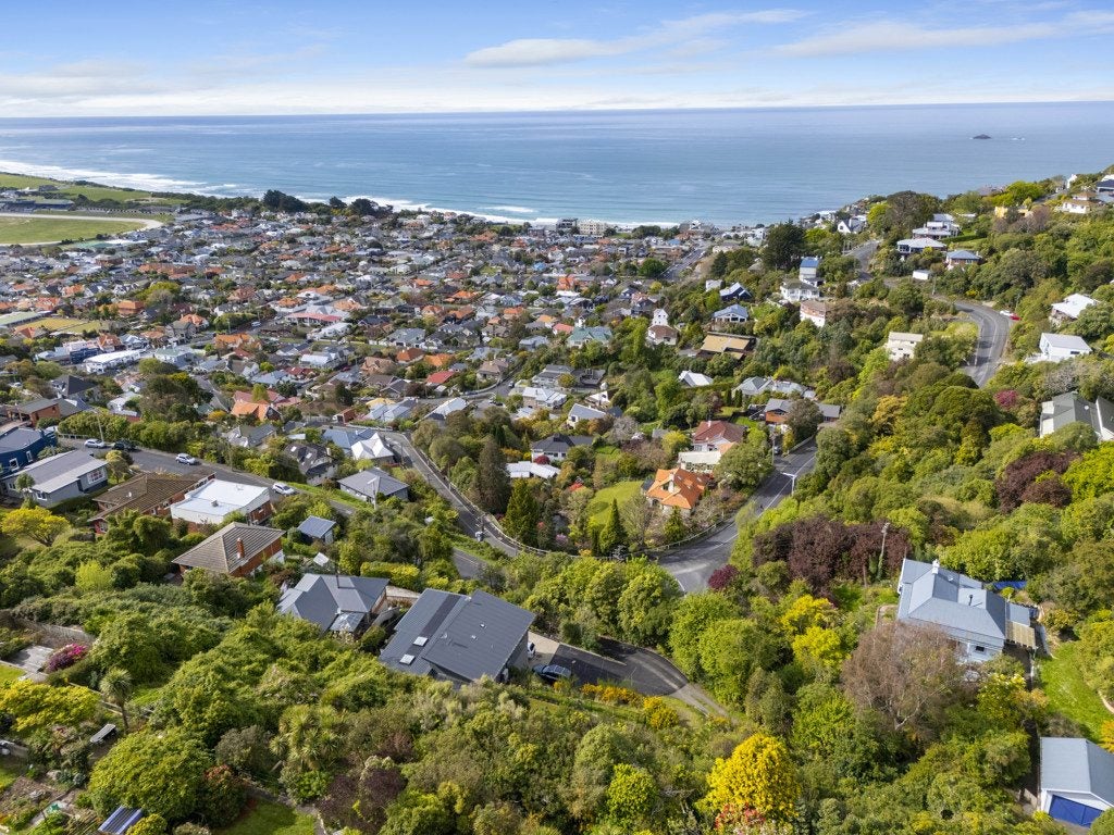 38 Seaview Terrace, Kew, Dunedin - Carousel 1