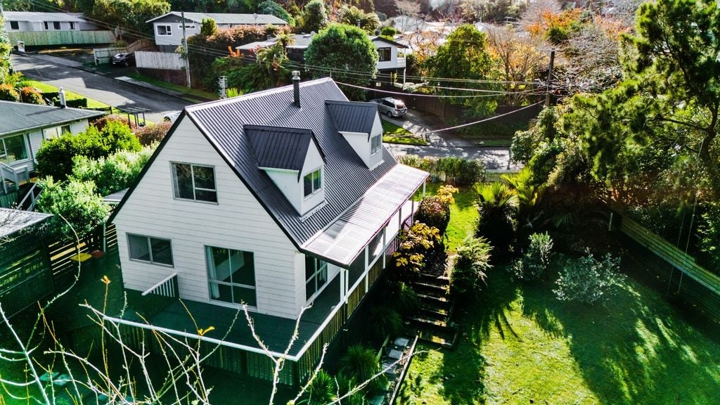 8 Elizabeth Place, Ferndale, New Plymouth - Carousel 1