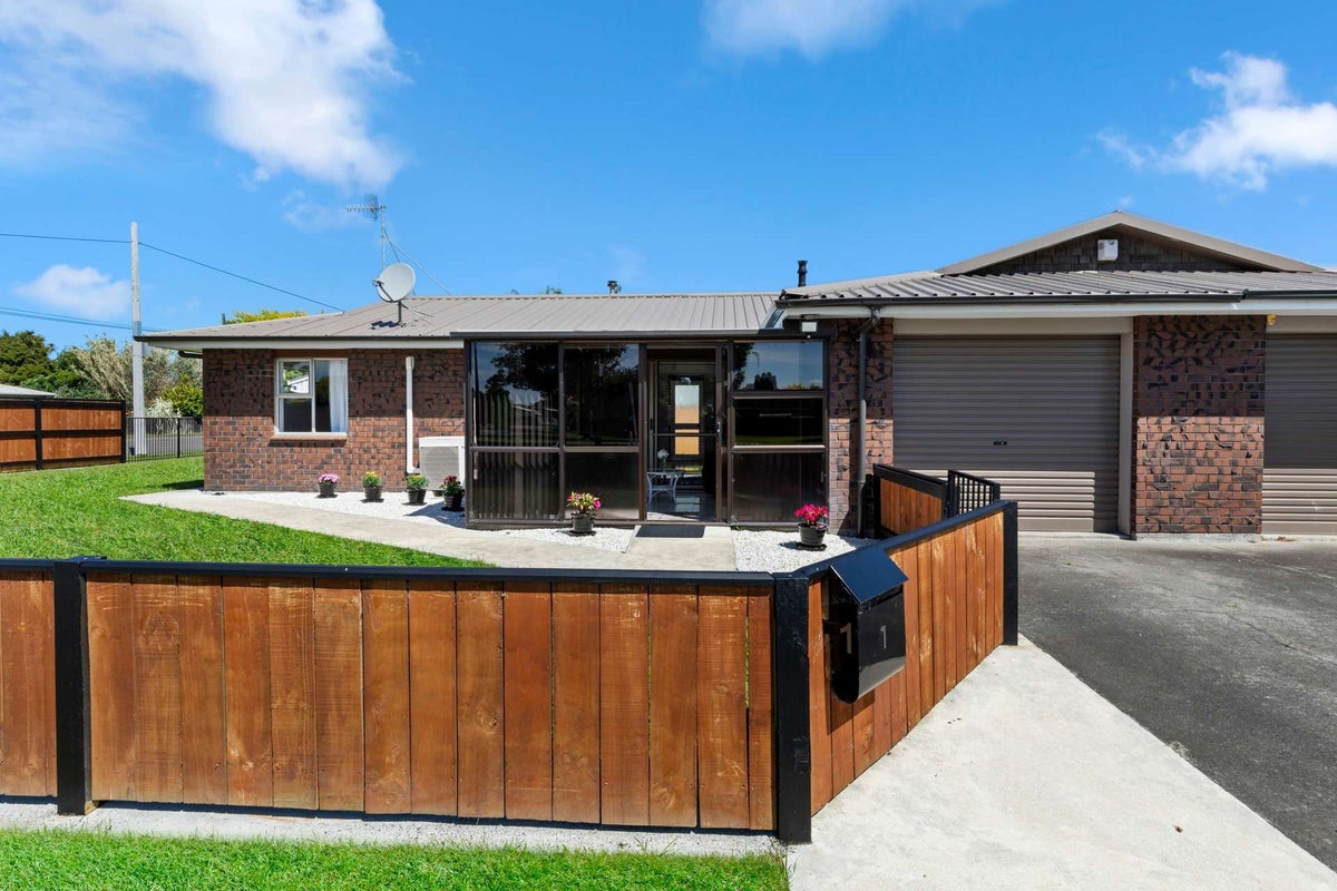 1 Racecourse Road, Awapuni, Palmerston North - Carousel 1