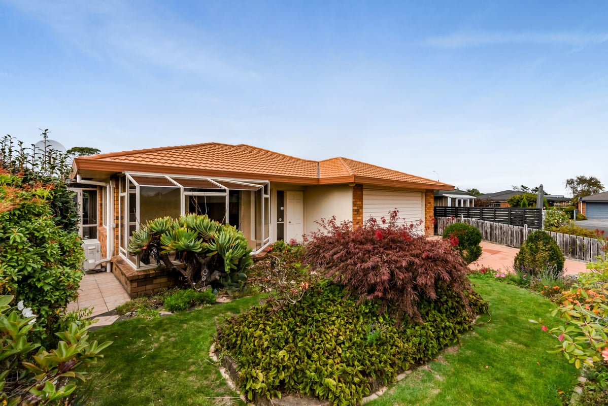 1/9 Waiwera Place, Merrilands, New Plymouth - Carousel 1