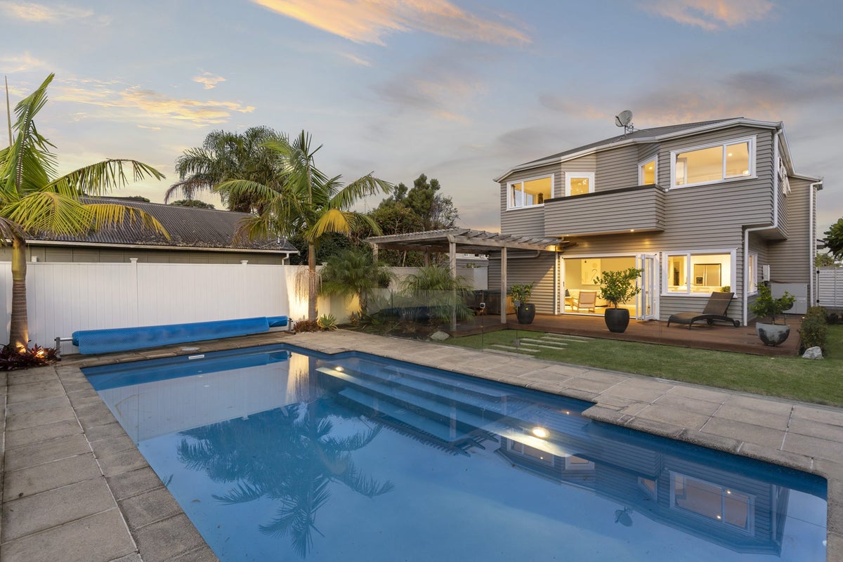 32 Newell Street, Point Chevalier, Auckland - Carousel 1