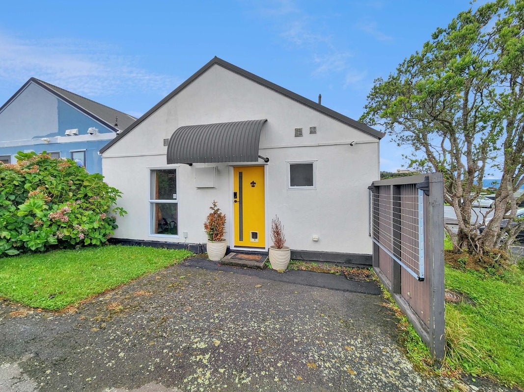 1/17 Cedar Street, Maungaraki, Lower Hutt - Carousel 1