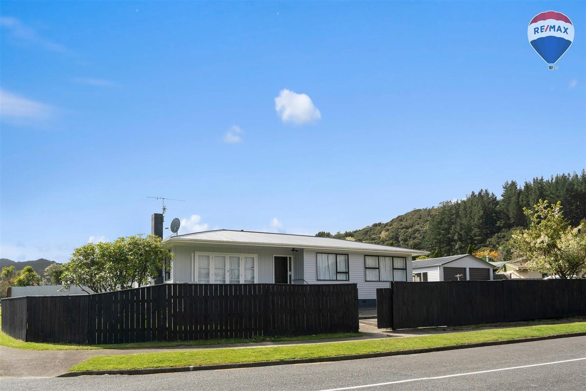 8 Meremere Street, Wainuiomata, Lower Hutt - Carousel 1