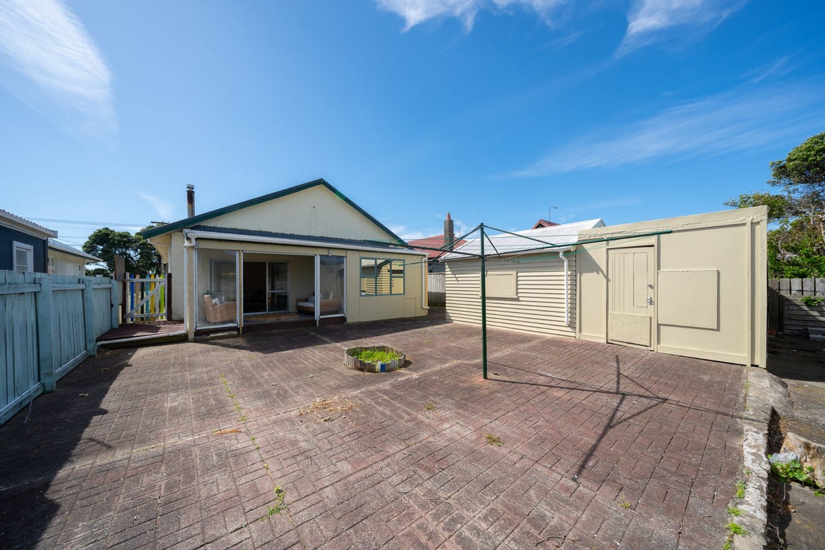 452 Broadway, Miramar, Wellington - Carousel 16