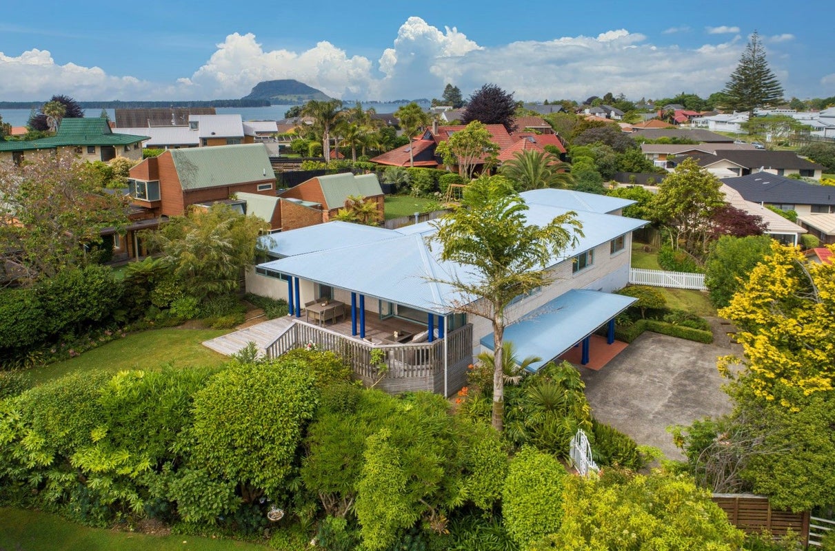 11 Clivedene Street, Matua, Tauranga - Carousel 1