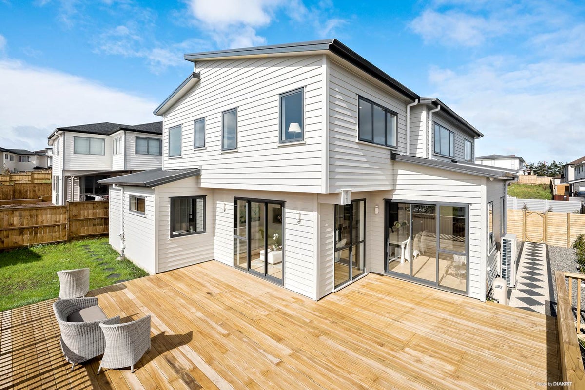 13 Lagonda Rise, Oteha, Auckland - Carousel 2