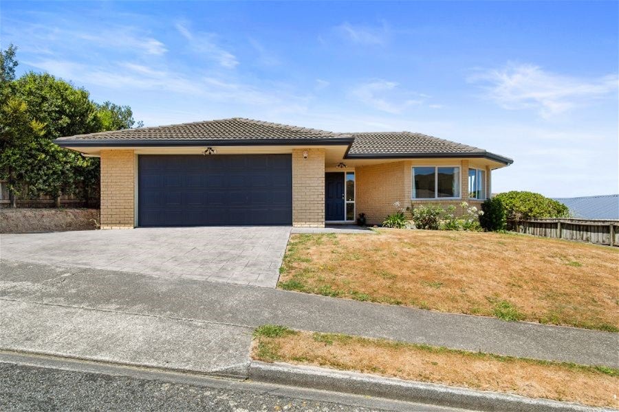 3 Pikitanga Close, Tawa, Wellington - Carousel 1