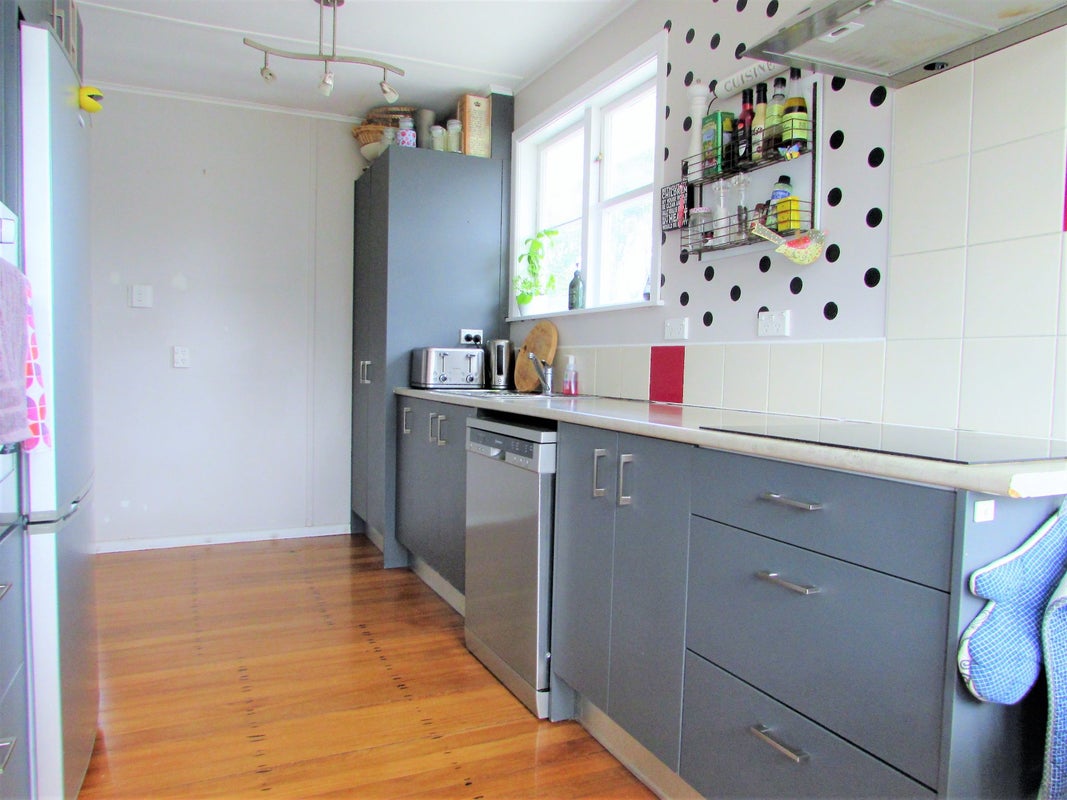 183 Riverside Drive, Waterloo, Lower Hutt - Carousel 2