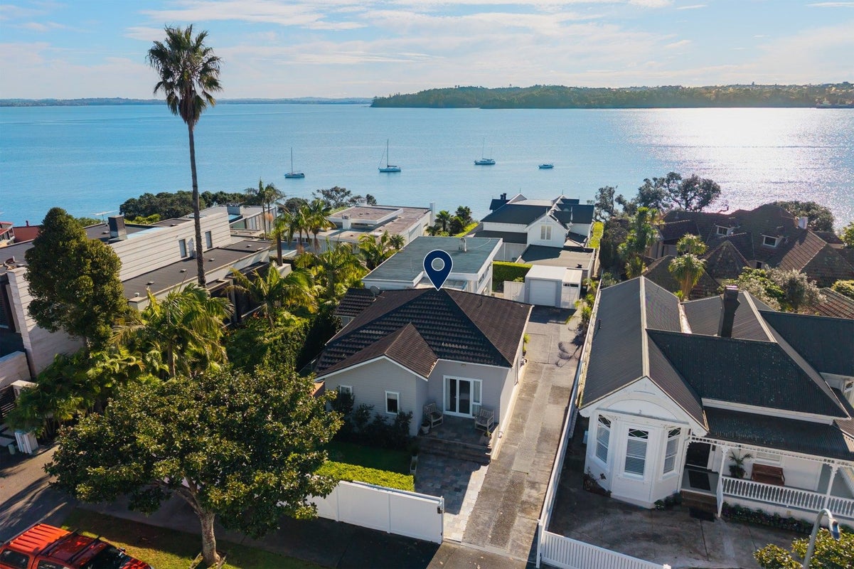 1/11 Marine Parade, Herne Bay, Auckland - Carousel 2