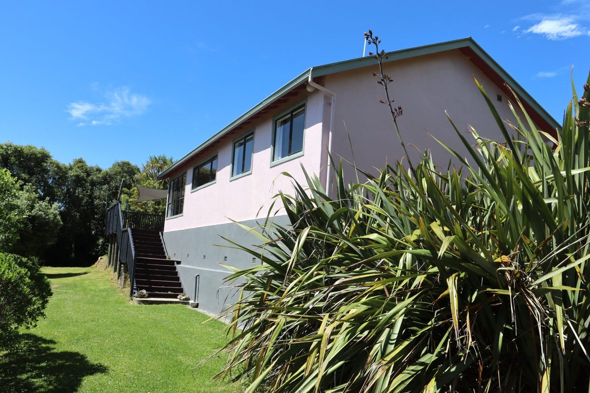 6 School Road, Kakanui, Oamaru - Carousel 1