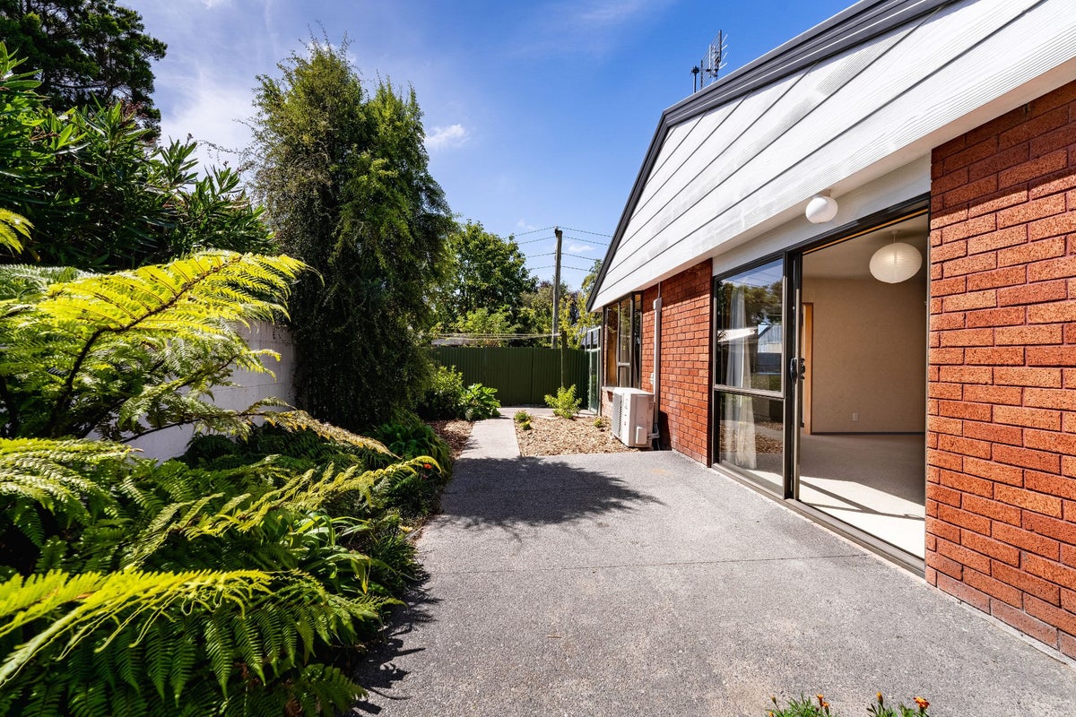 2/19 Somerfield Street, Somerfield, Christchurch - Carousel 1