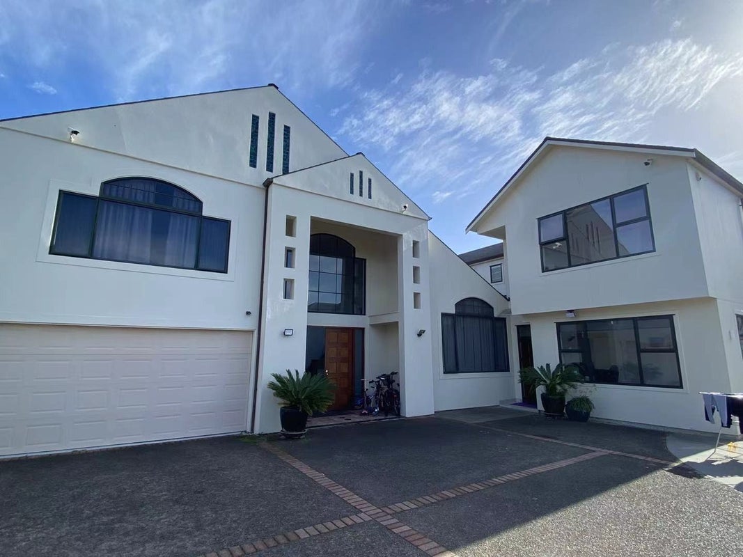 11 Manor Park, Sunnyhills, Auckland - Carousel 1