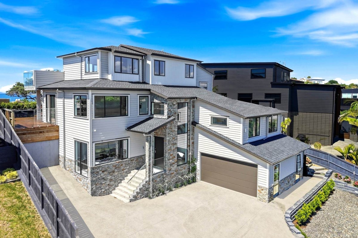 55 Hawaiian Parade, Arkles Bay, Whangaparaoa - Carousel 2