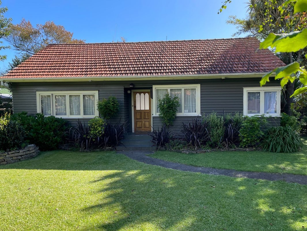 21 Hobson Street, Maeroa, Hamilton - Carousel 1
