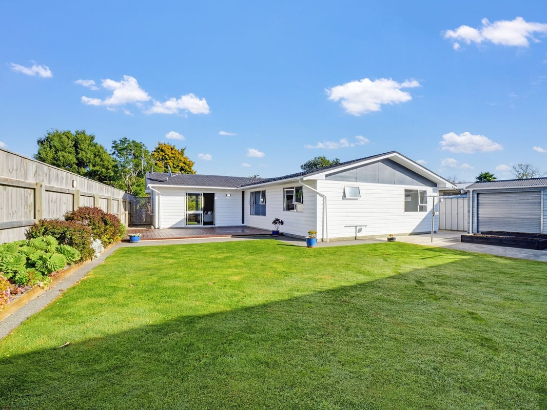 6 Laurel Place, Awapuni, Palmerston North - Carousel 2