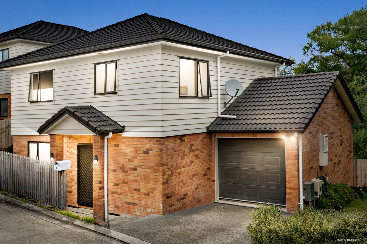 31 Springvale Drive, Fairview Heights, Auckland - Carousel 1