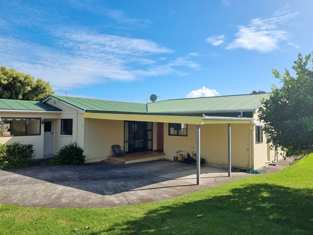 27 Pohutukawa Road, Beachlands, Auckland - Carousel 2