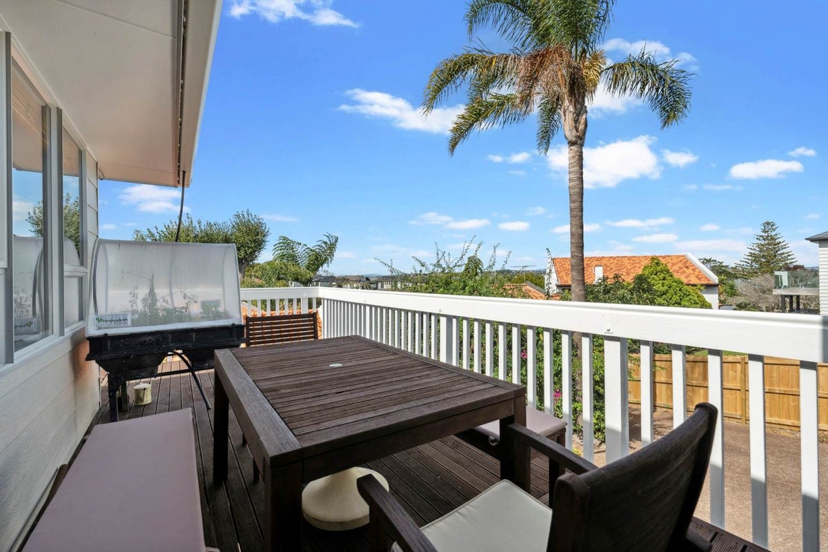 10A Silverton Avenue, Wai o Taiki Bay, Auckland - Carousel 2