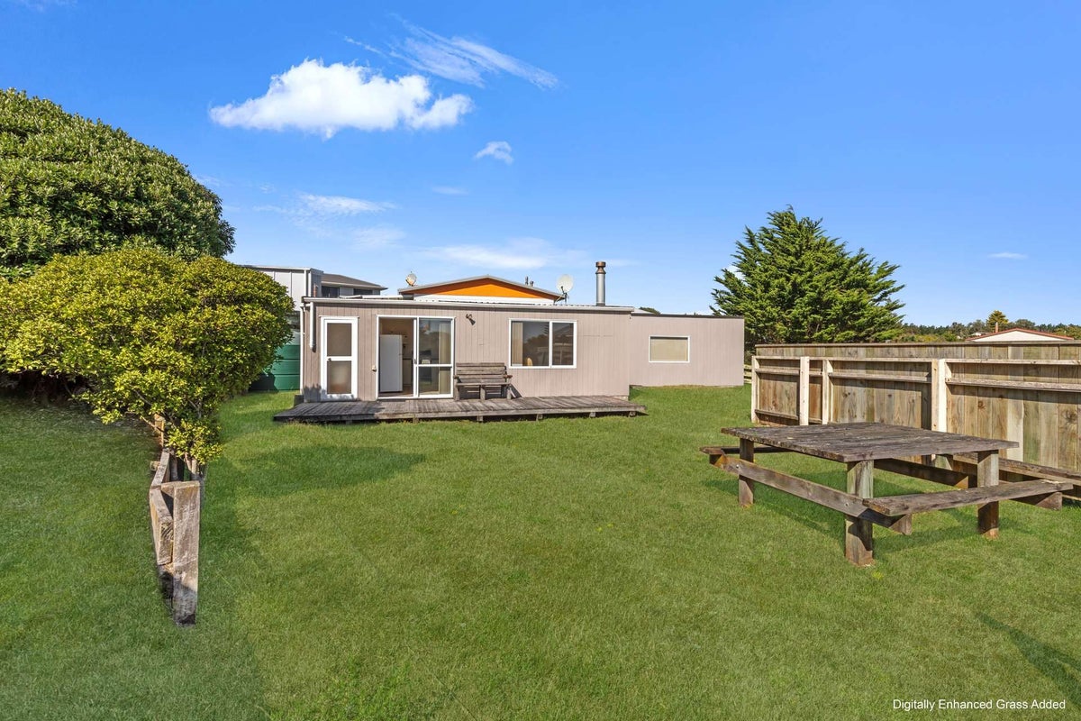 9 Aranui Avenue, Waitarere Beach, Levin - Carousel 1