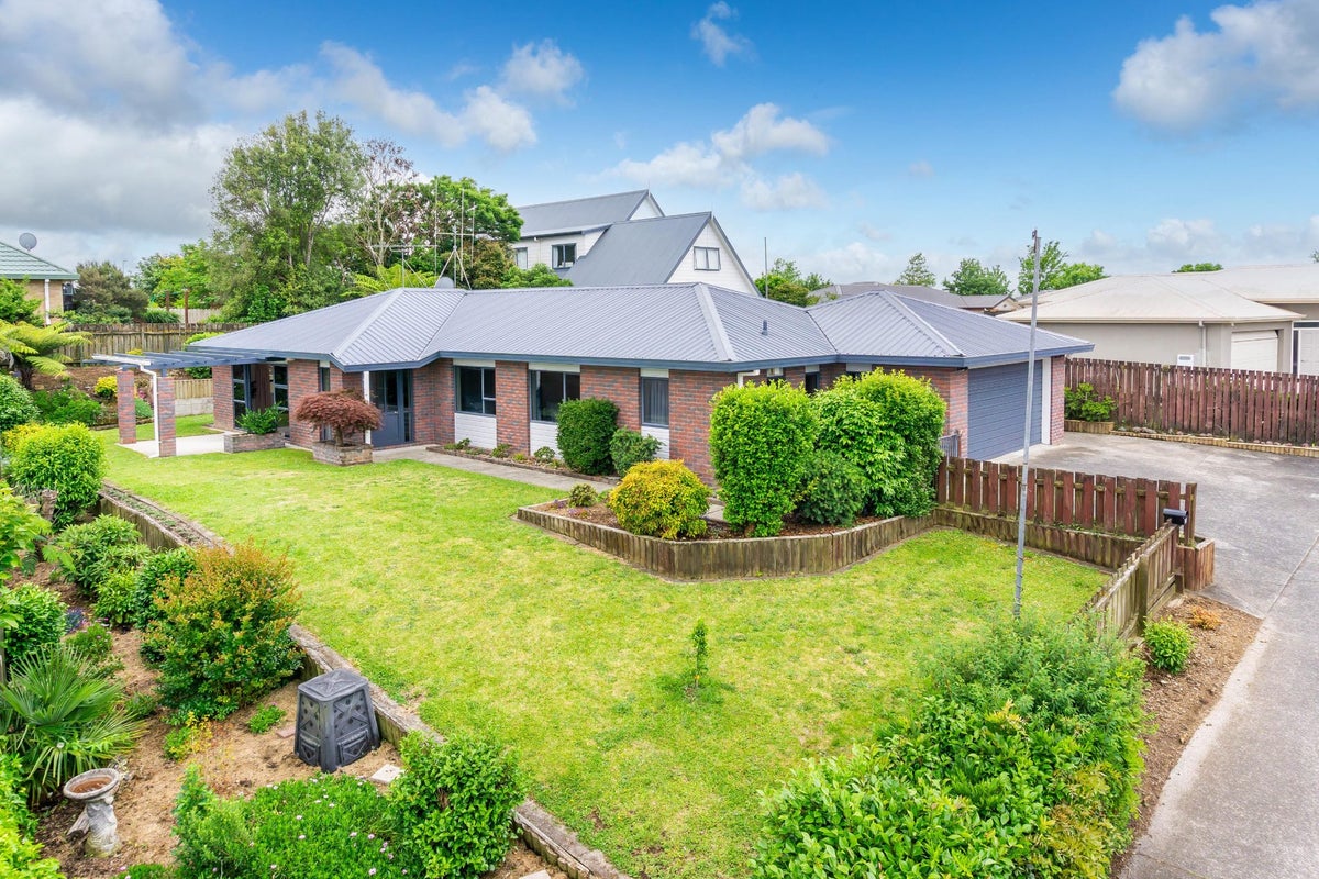 20 Hollinger Place, Nawton, Hamilton - Carousel 1