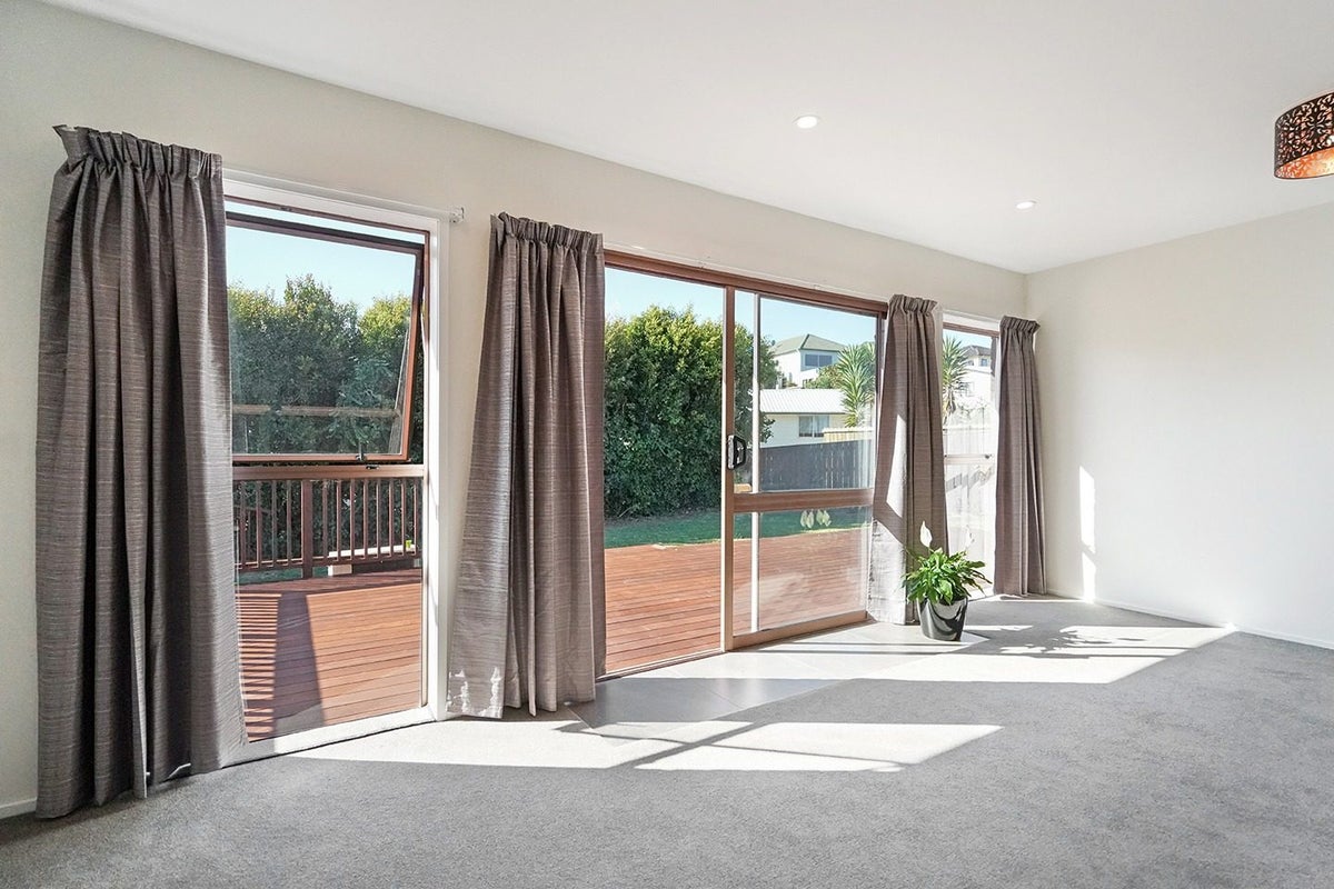 9 Banksia Place, Goodwood Heights, Auckland - Carousel 2