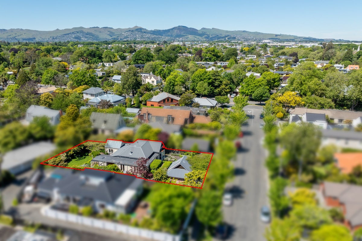 10 Stratford Street, Merivale, Christchurch - Carousel 21