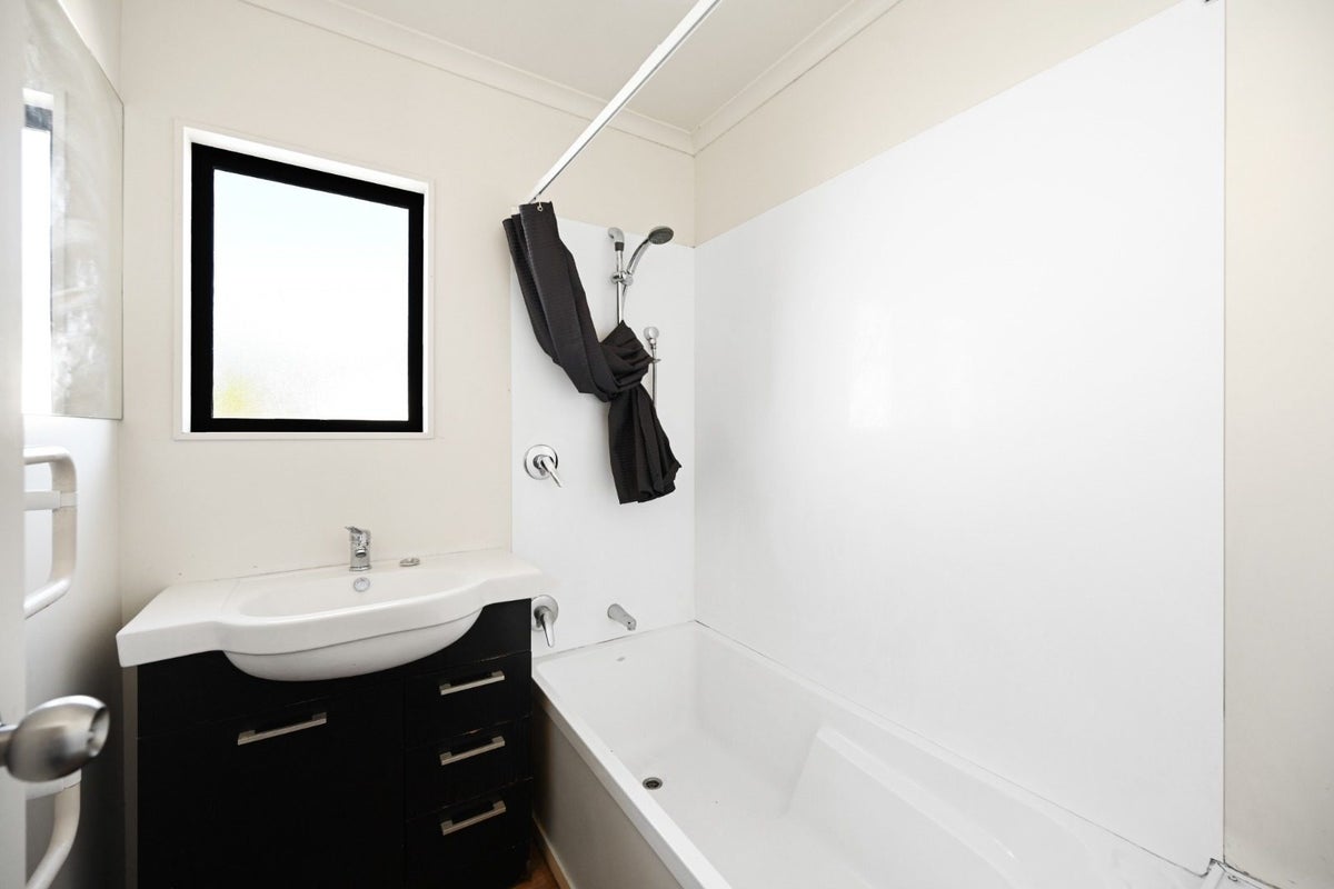 30C Hogan Street, Hamilton East, Hamilton - Carousel 9