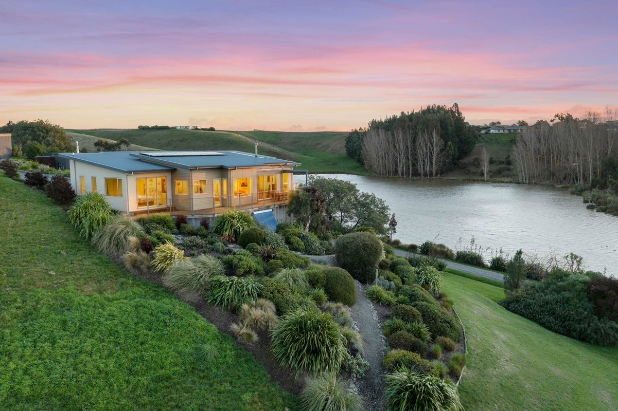 12 Lake View Place, Blenheim - Carousel 2