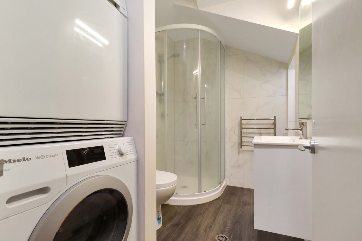 12/13 Leeds Street, Te Aro, Wellington - Carousel 12
