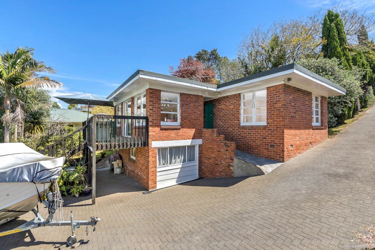 65 Ngatiawa Street, One Tree Hill, Auckland - Carousel 1