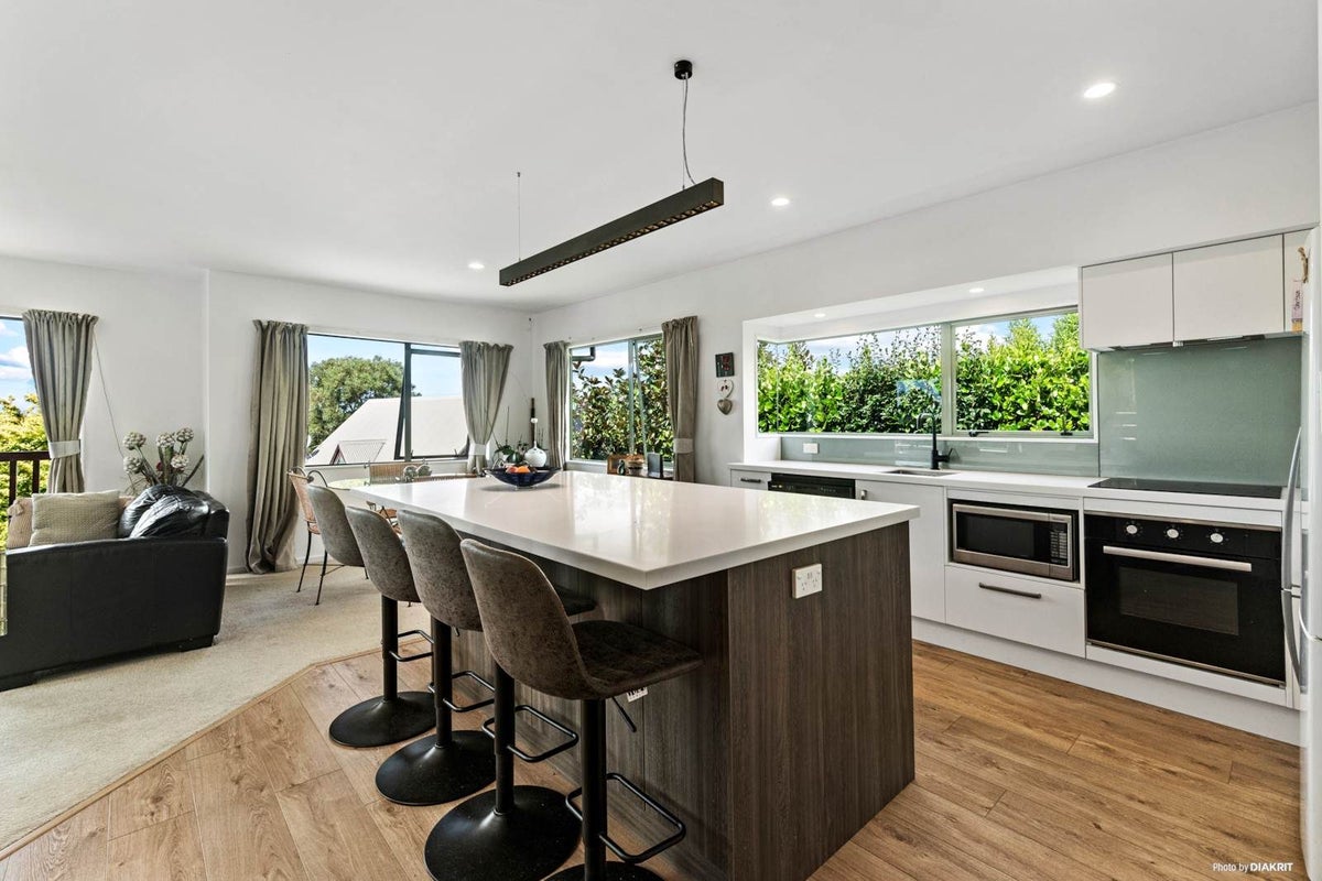 2 Greenview Lane, Red Beach, Whangaparāoa - Carousel 2