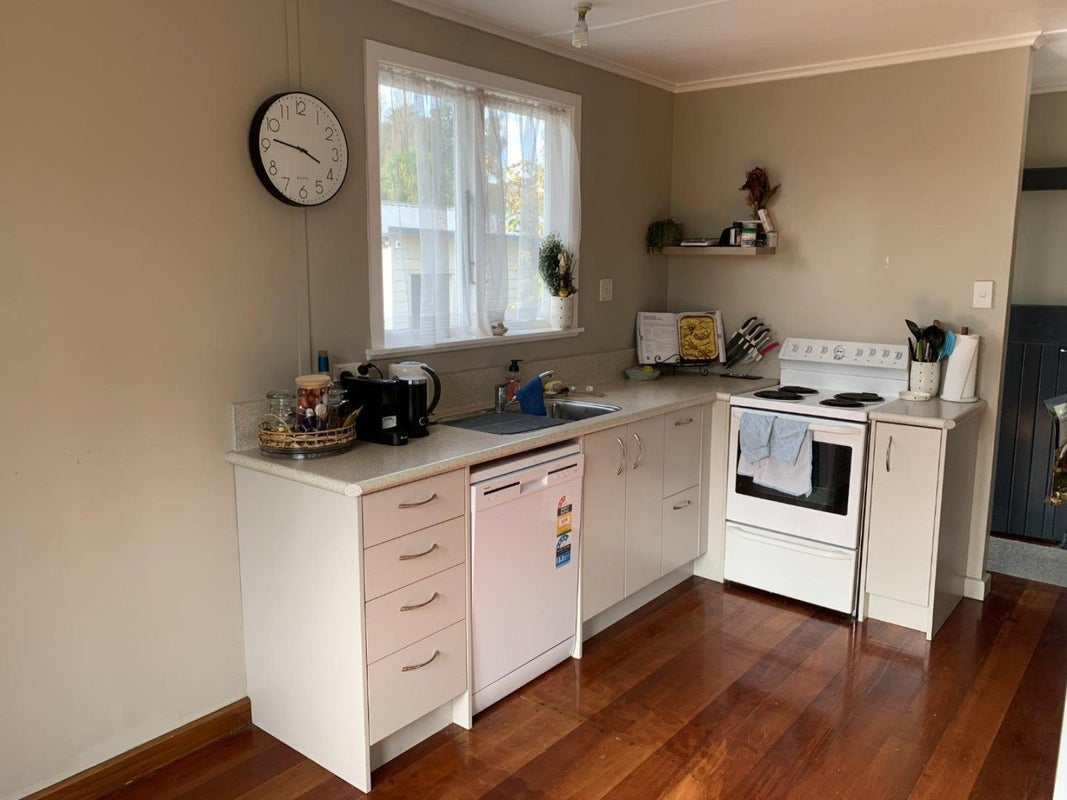 36 Bruce Street, Hunterville - Carousel 2