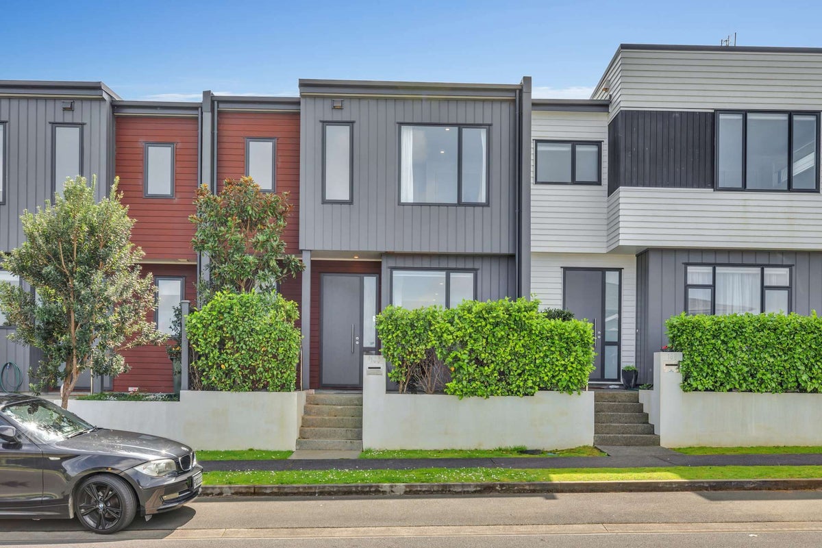 166 Seventh View Avenue, Beachlands, Auckland - Carousel 1