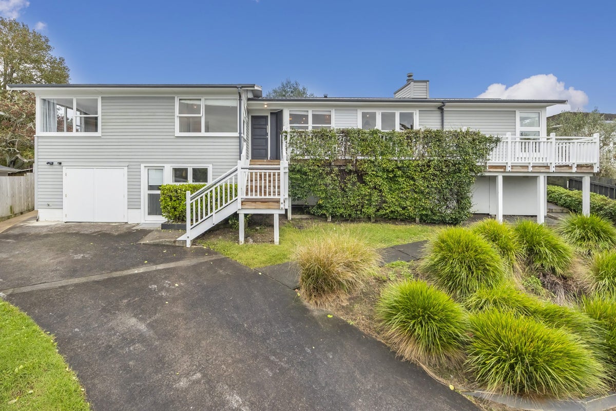 12 Bayside Avenue, Te Atatu Peninsula, Waitakere City, Auckland - Carousel 2