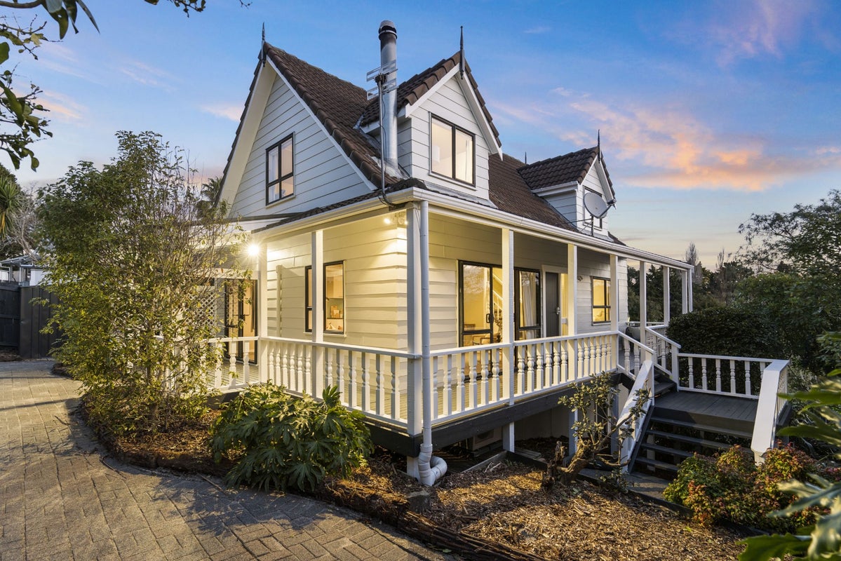 13 Sungrove Rise, Sunnyvale, Auckland - Carousel 1