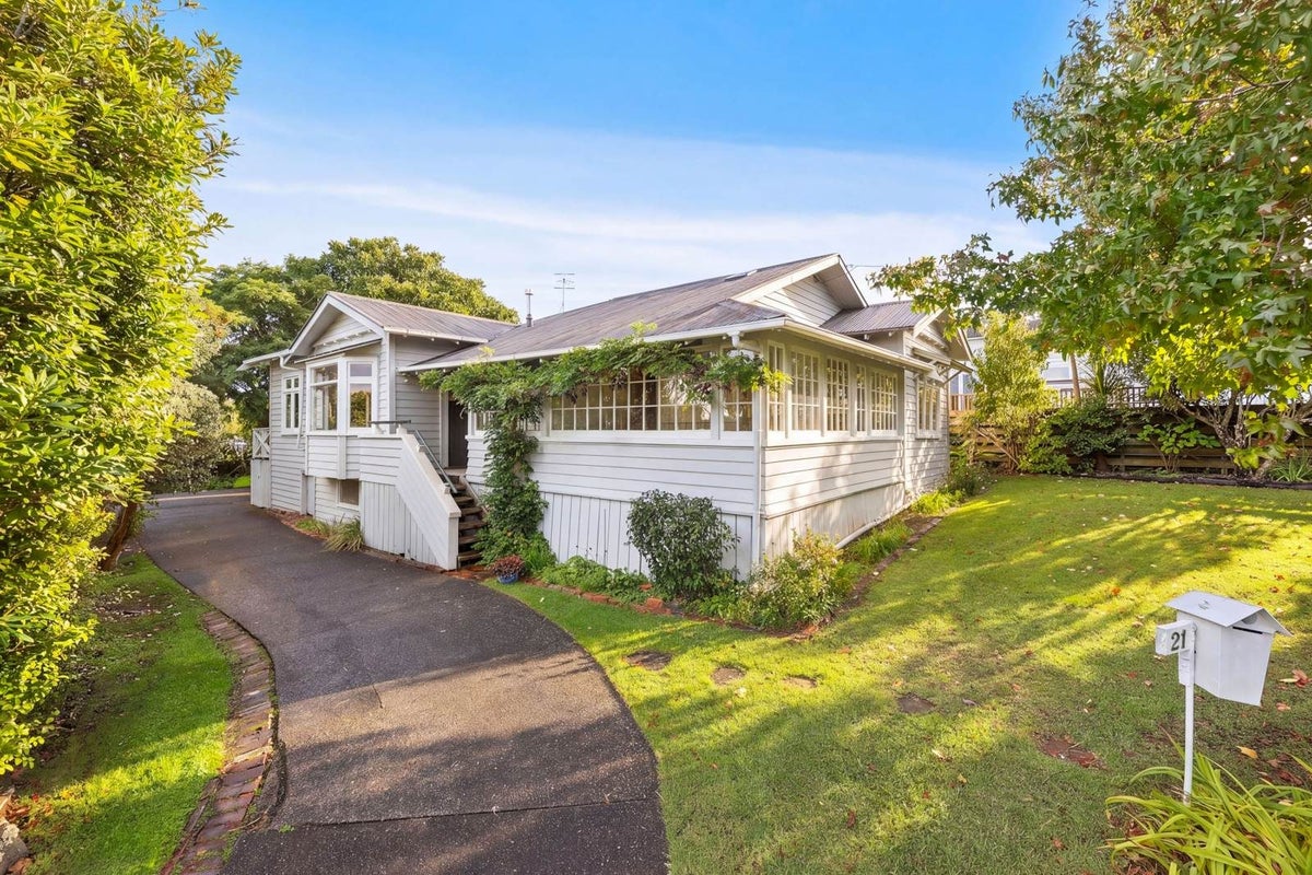 21 Park Avenue, Northcote, Auckland - Carousel 1
